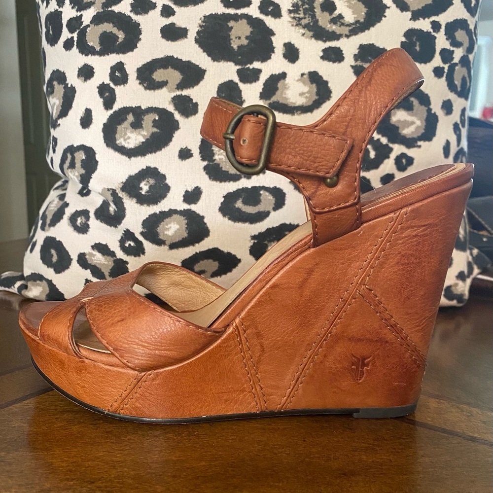 Size 9 brown Frye sandals